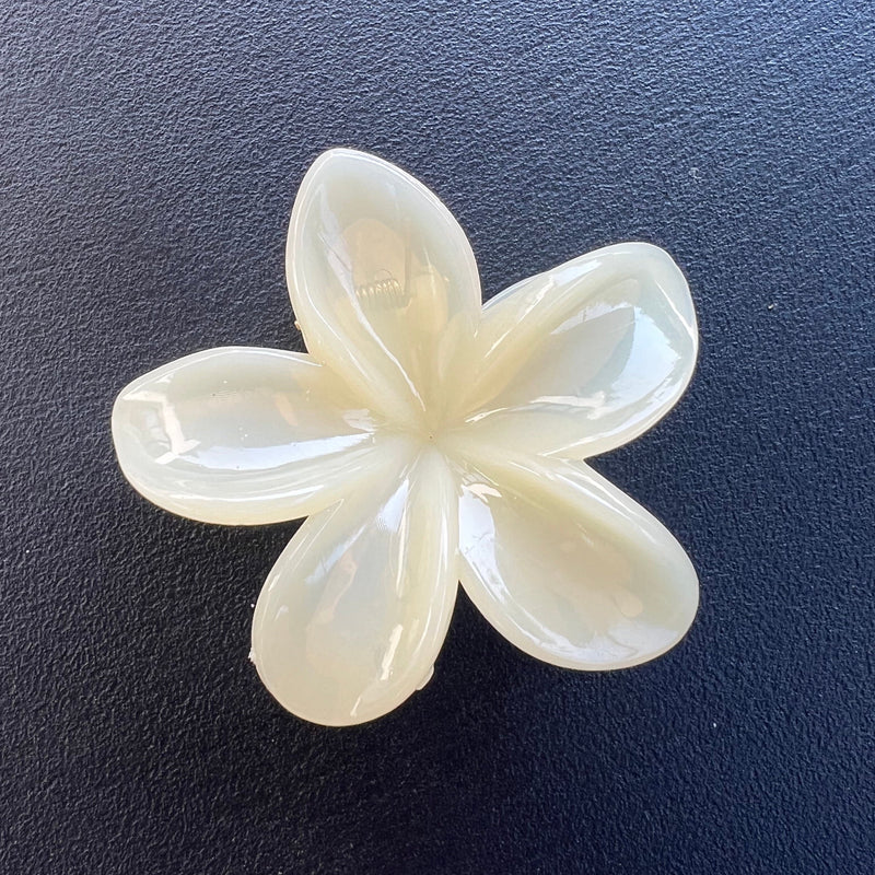 Flower hair clip - Pearl